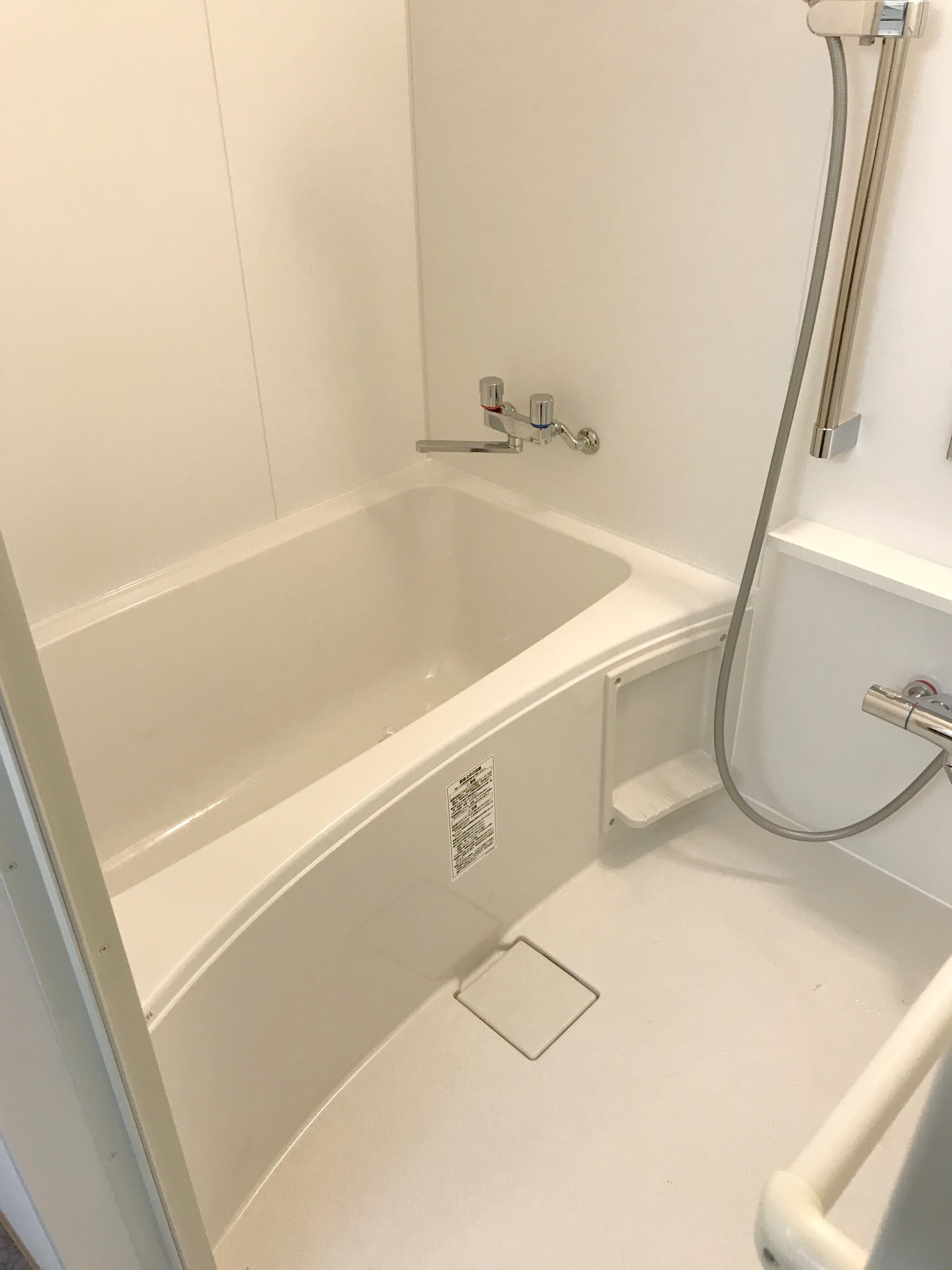 マンション 急ぎのリフォーム。お風呂と洗面をすっきりと